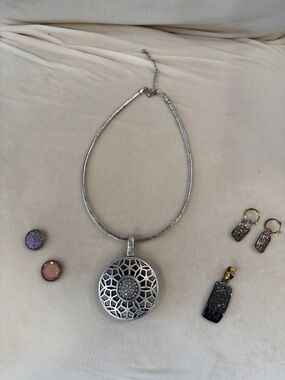 Premier Jewelry Filigree Circle Reversible Pendant Necklace silver & gold